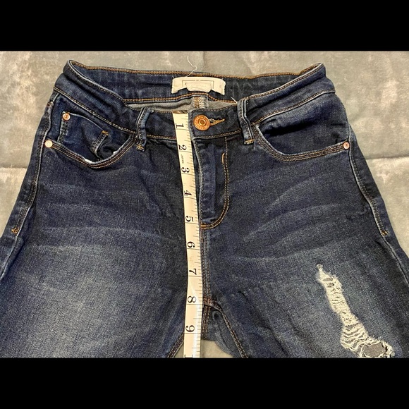 ✨2/$20✨ EightyTwo Distressed Skinny Jeans - Picture 4 of 8